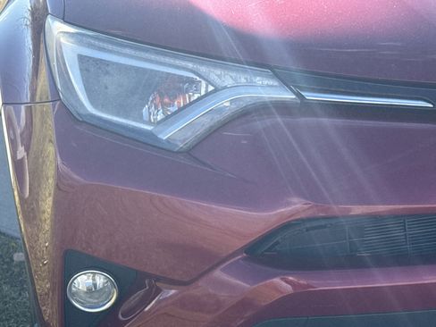 Used 2018 Toyota RAV4 XLE image 10