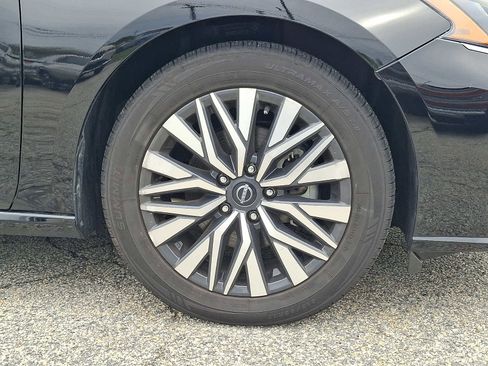 Used 2024 Nissan Altima 2.5 SV FWD image 8