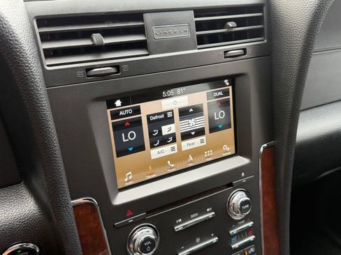 Used 2016 Lincoln Navigator Select RWD image 27