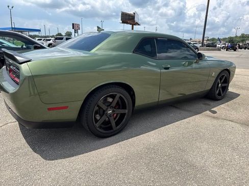 Used 2018 Dodge Challenger R/T Scat Pack RWD image 9