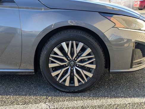 Used 2024 Nissan Altima 2.5 SV image 10