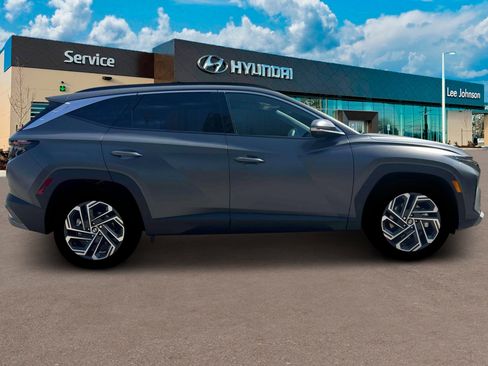 New 2025 Hyundai Tucson Limited image 9