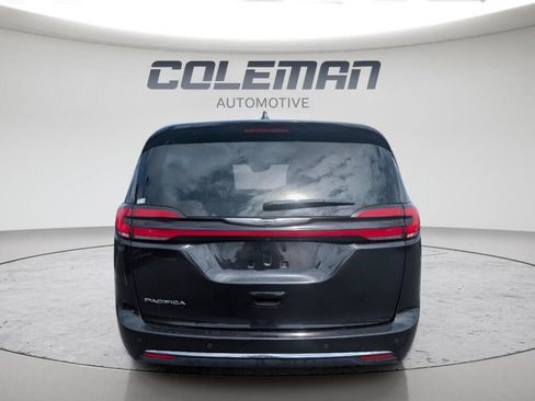 Used 2023 Chrysler Pacifica Touring-L FWD image 5
