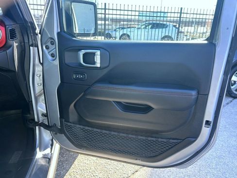 Used 2020 Jeep Gladiator Rubicon AWD/4WD image 16