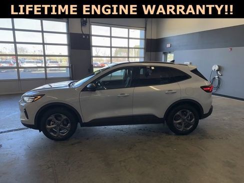 Used 2025 Ford Escape ST-Line w/ Cold Weather Package image 5