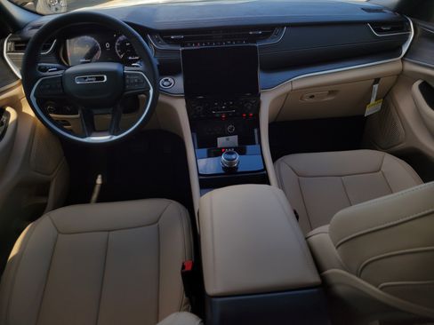 New 2025 Jeep Grand Cherokee L Limited w/ Luxury Tech Group II image 10