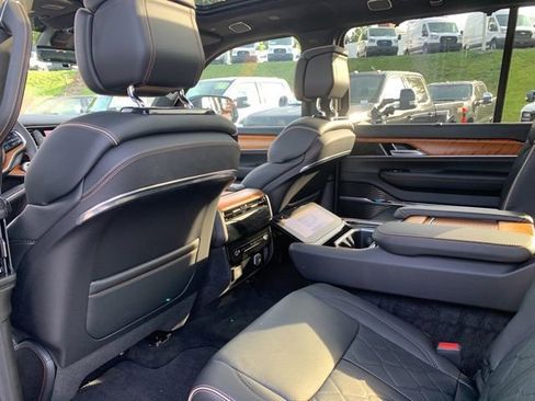 Used 2025 Jeep Grand Wagoneer Series III AWD/4WD image 19