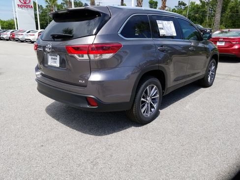 Used 2019 Toyota Highlander XLE FWD image 5