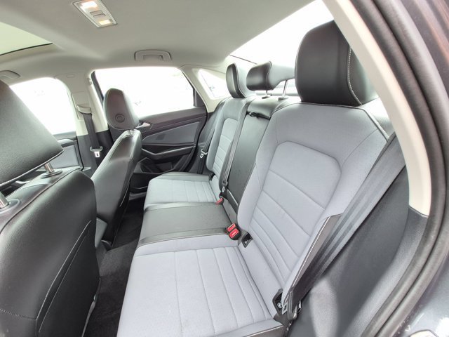 Used 2026 Volkswagen Jetta SE FWD image 25