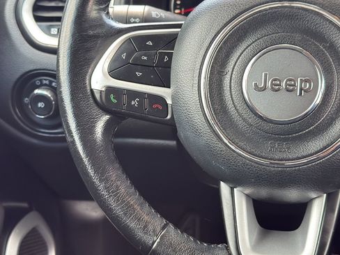 Used 2018 Jeep Renegade Latitude w/ Cold Weather Group AWD/4WD image 16
