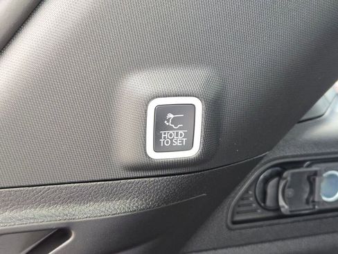 New 2025 Jeep Grand Cherokee Limited w/ Luxury Tech Group II image 18