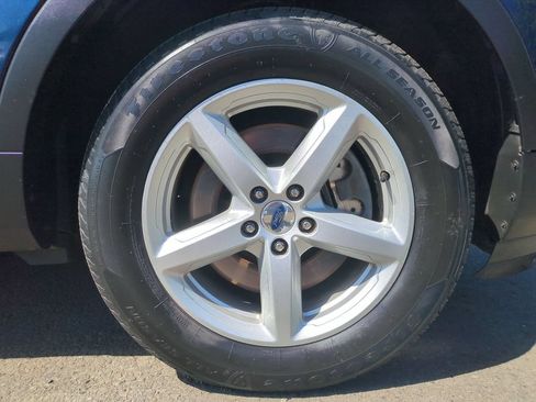 Used 2017 Ford Explorer XLT w/ Equipment Group 202A AWD/4WD image 9