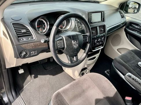 Used 2018 Dodge Grand Caravan SE w/ UConnect Hands-Free Group FWD image 36