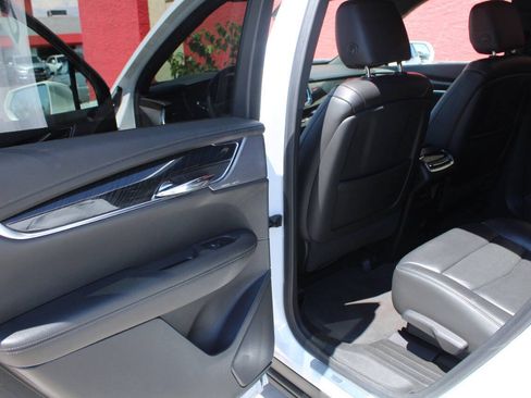 Used 2020 Cadillac XT6 Premium Luxury AWD/4WD image 13