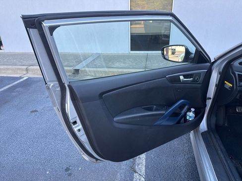 Used 2013 Hyundai Veloster Turbo w/ Ultimate Pkg image 14