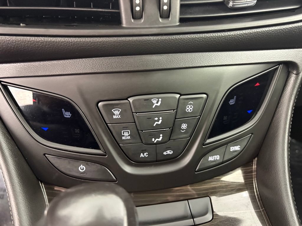 Used 2020 Buick Envision Essence FWD image 16
