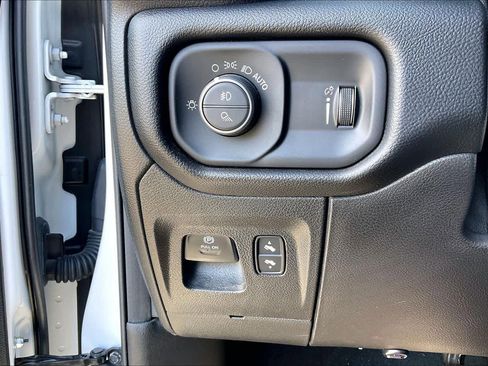 Used 2021 RAM 1500 Big Horn image 33