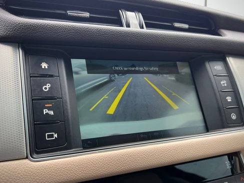 Used 2016 Jaguar XF Premium image 53