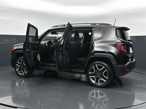 Used 2020 Jeep Renegade Latitude w/ Cold Weather Group AWD/4WD image 38