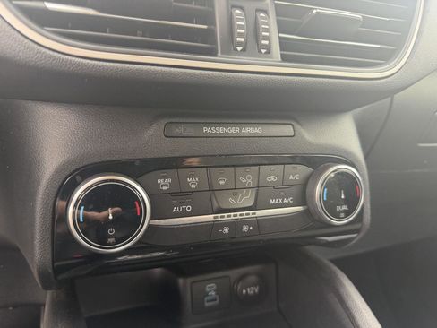 Used 2022 Ford Escape SE AWD/4WD image 16