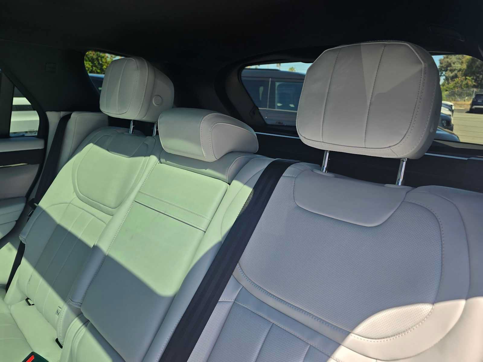 New 2026 Land Rover Range Rover Sport SE AWD/4WD image 18