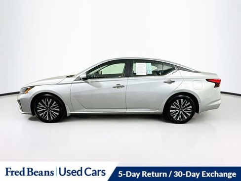Used 2023 Nissan Altima 2.5 SV w/ SV Premium Package FWD image 5