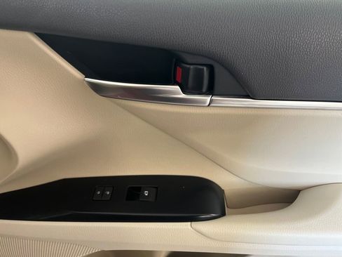 Used 2018 Toyota Camry LE image 57