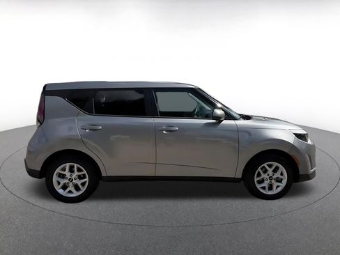 Used 2025 Kia Soul LX w/ LX Technology Package FWD image 16