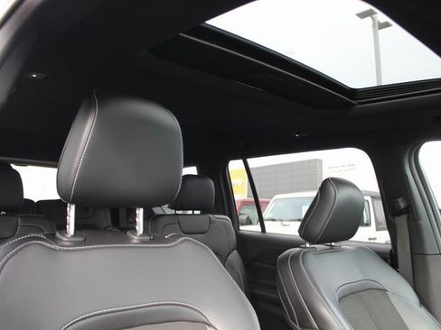 Used 2025 Jeep Grand Cherokee L Altitude image 33