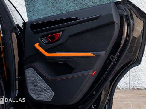 Used 2025 Lamborghini Urus SE image 36