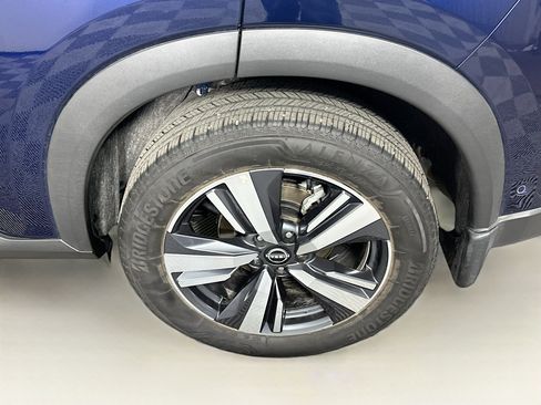 Used 2025 Nissan Rogue SL FWD image 11