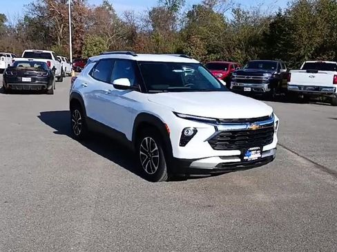 New 2026 Chevrolet TrailBlazer LT w/ Driver Confidence Package FWD image 2