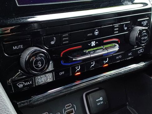 Used 2023 Jeep Grand Cherokee Altitude AWD/4WD image 24