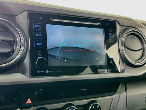 Used 2018 Toyota Tacoma TRD Off-Road AWD/4WD image 14