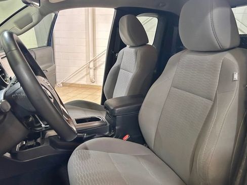 Used 2018 Toyota Tacoma SR5 AWD/4WD image 20