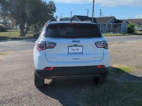 Used 2024 Jeep Compass Limited image 7