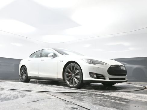Used 2015 Tesla Model S P85D image 24