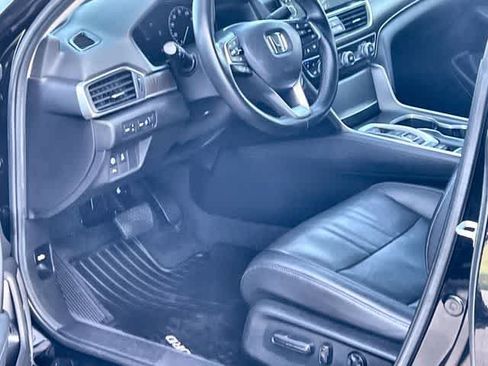 Used 2022 Honda Accord Touring image 3