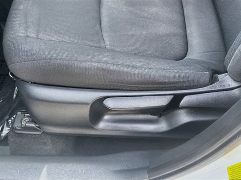 Used 2024 Toyota Corolla Cross LE w/ Moonroof Package FWD image 15