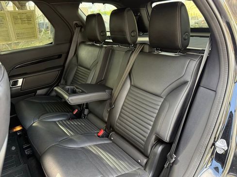 Used 2021 Land Rover Discovery S image 47