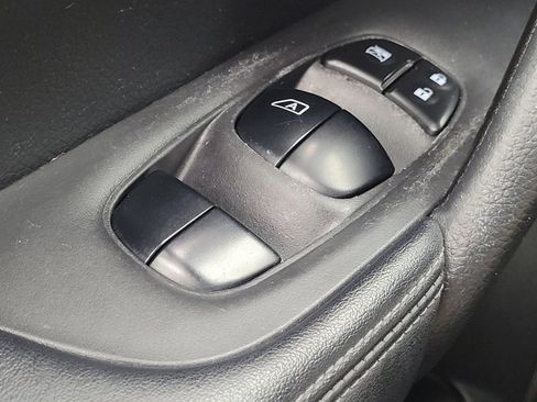 Used 2020 Nissan Rogue S FWD image 27