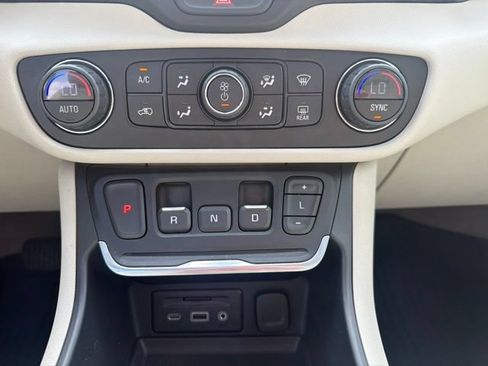 Used 2020 GMC Terrain Denali w/ Denali Premium Package AWD/4WD image 18