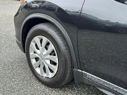 Used 2019 Nissan Rogue S FWD image 31