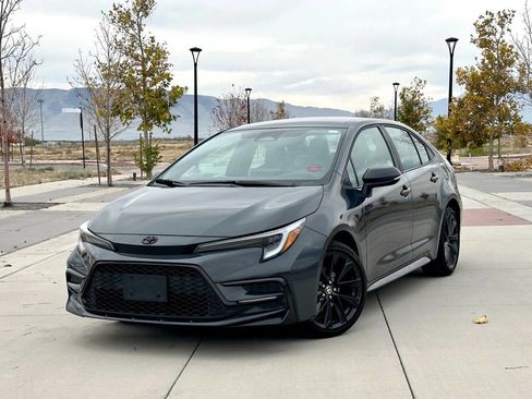 Used 2025 Toyota Corolla SE image 1