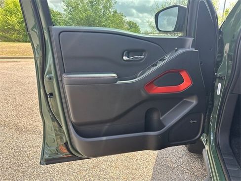 New 2025 Nissan Frontier PRO-4X w/ Pro Convenience Package image 10