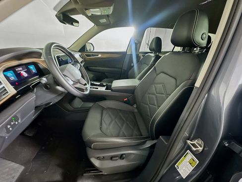 Used 2025 Volkswagen Atlas SE image 13