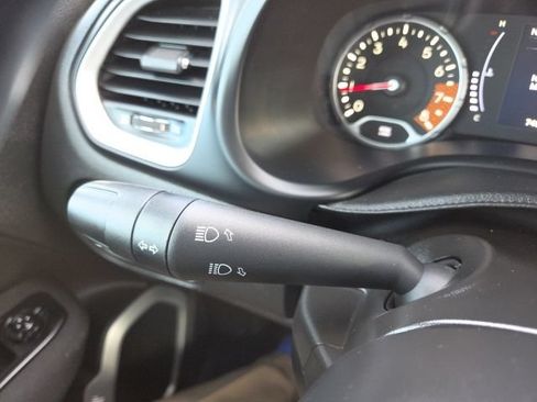 Used 2020 Jeep Renegade Latitude FWD image 40