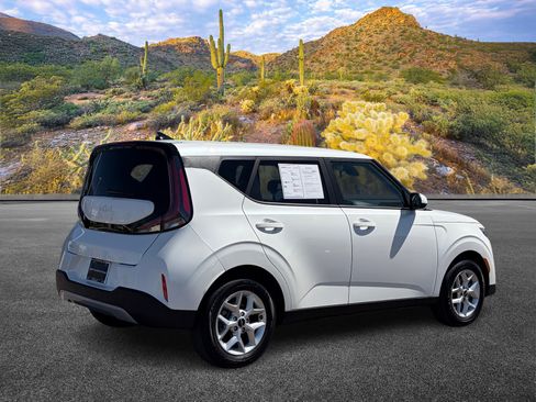 Certified 2025 Kia Soul LX image 4