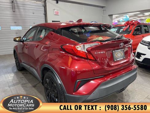 Used 2019 Toyota C-HR LE FWD image 3