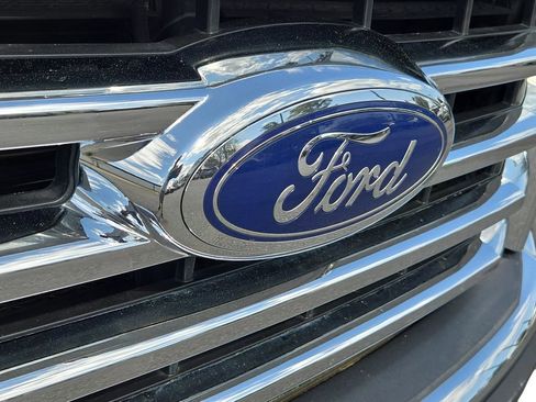 Used 2017 Ford F150 XLT w/ Equipment Group 302A Luxury image 4